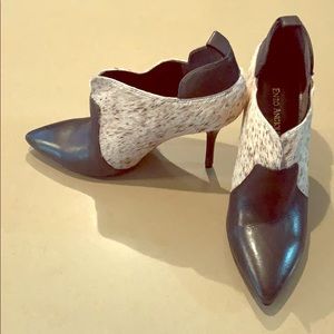 *NEVER WORN* Enzo Angiolini Cowhide Booties